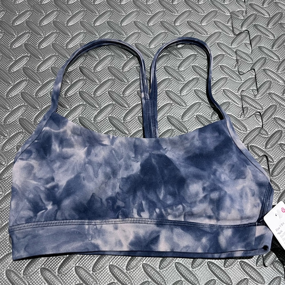 Brand New Lululemon Flow Y bra size 2